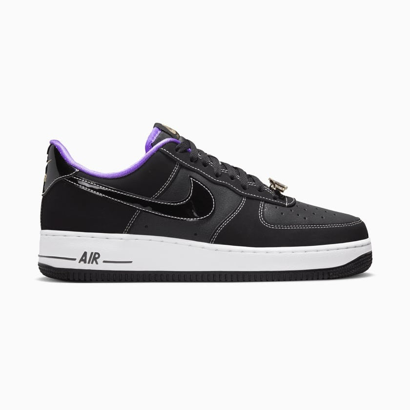 NIKE AIR FORCE CLASSICS